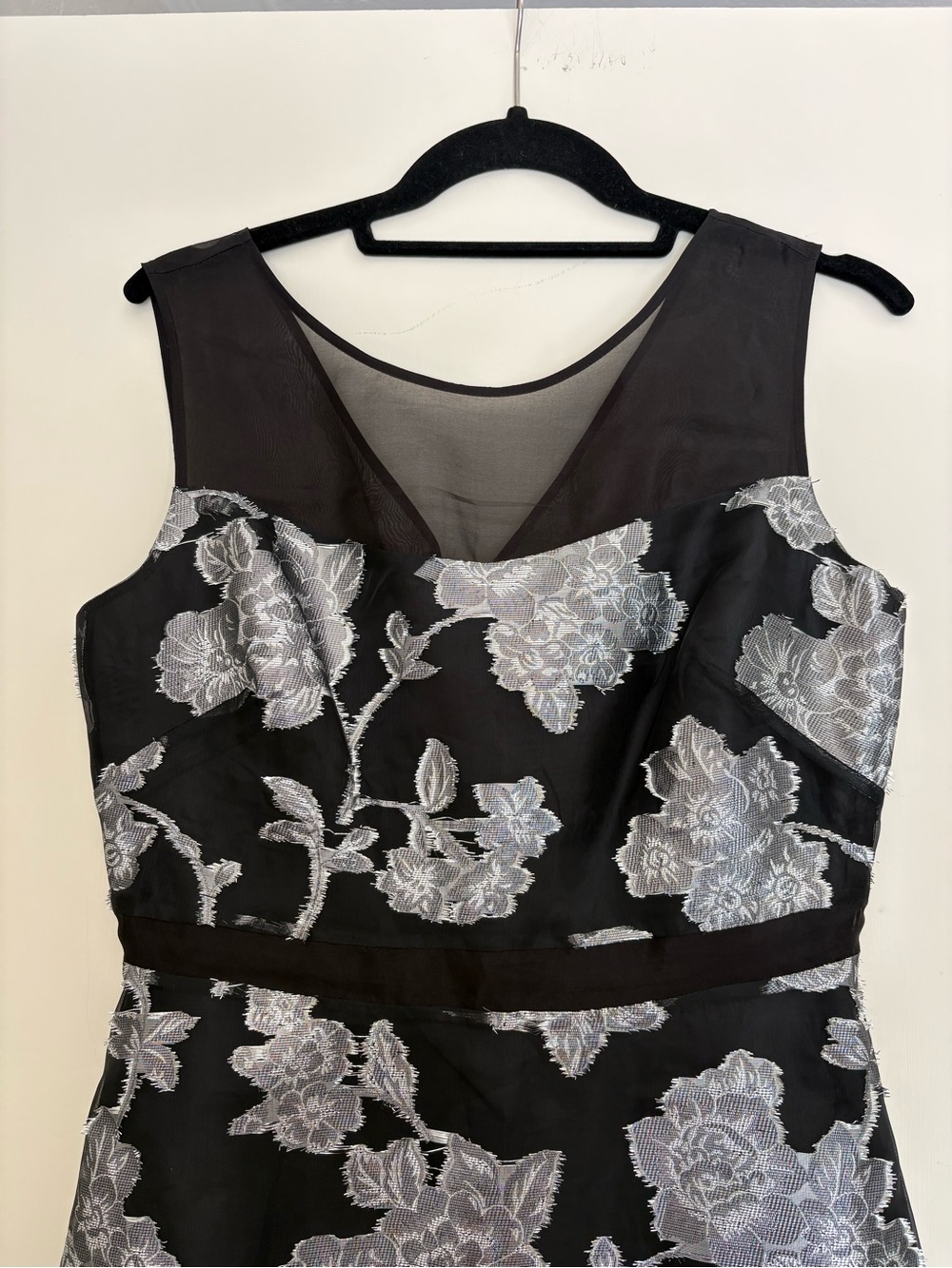 Stunning Kay Unger Black and Silver Silk Cocktail Dress - Picture 4 of 6